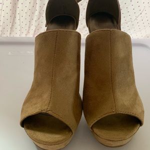 never worn ERGE heels